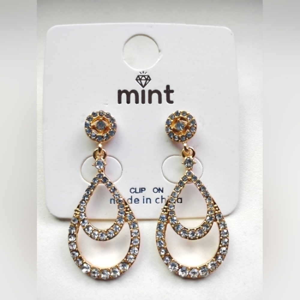 Mint NWT Teardrop Dangle Earrings – Gold Tone with Clear Crystals
